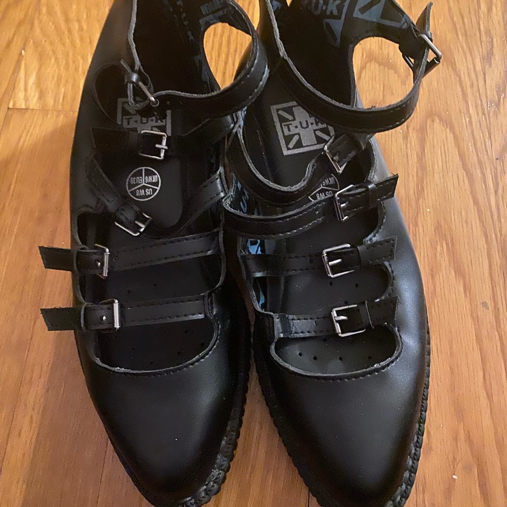 Black strappy platforms TUK